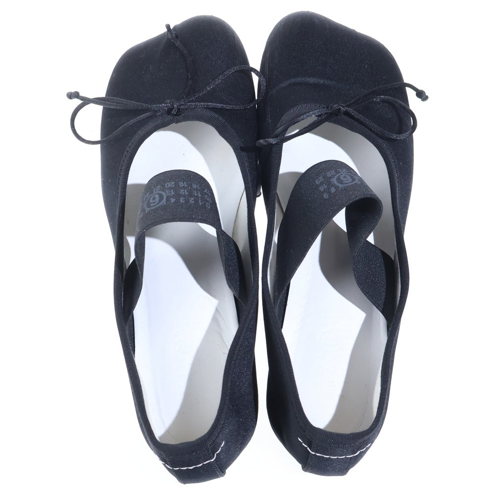 MM6 Maison Margiela(エムエムシックスメゾンマルジェラ) 24SS アナトミック リボンデザイン バレエ シューズ ブラック S59WZ0093