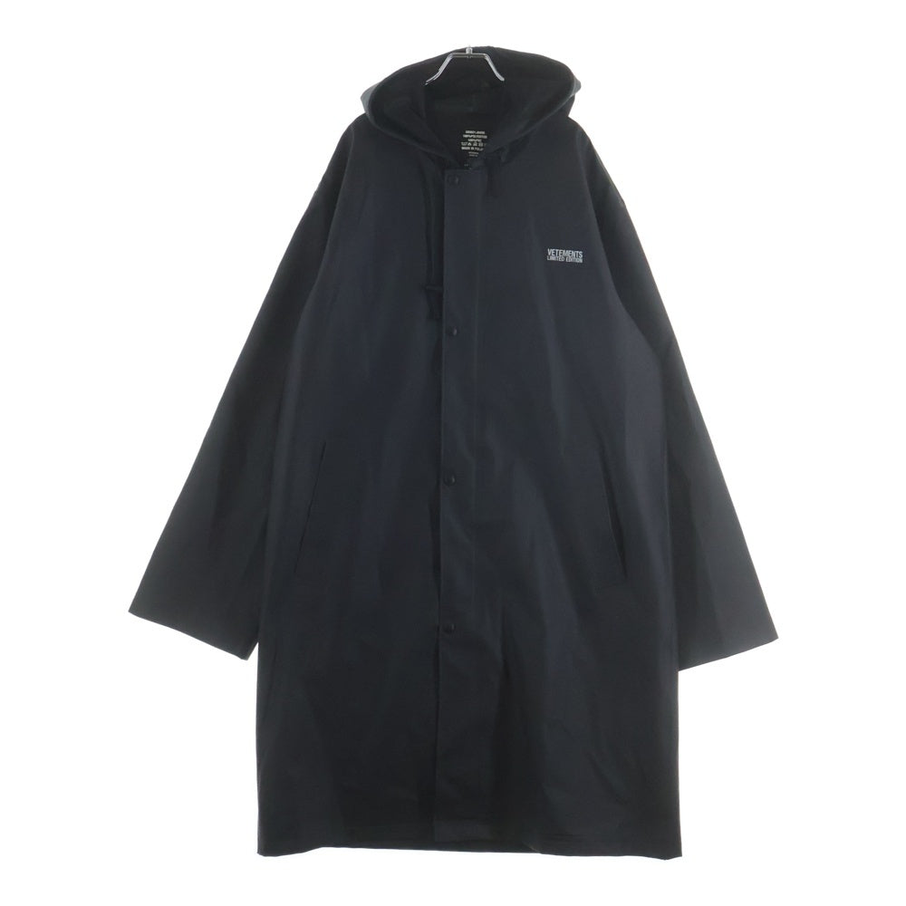 VETEMENTS(ヴェトモン) 20SS ×STAR WARS CHARACTER LIST スターウォーズ バックロゴプリントレインコート ブラック USW21JA026