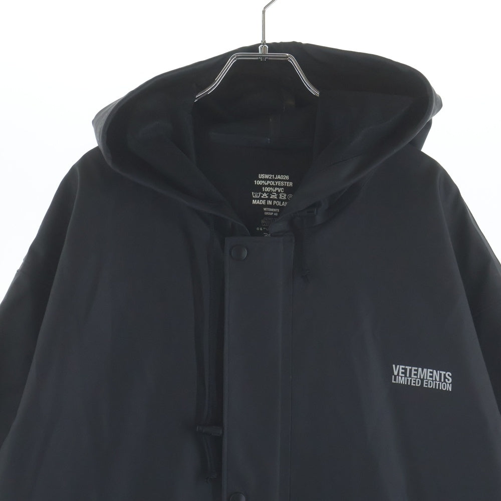 VETEMENTS(ヴェトモン) 20SS ×STAR WARS CHARACTER LIST スターウォーズ バックロゴプリントレインコート ブラック USW21JA026