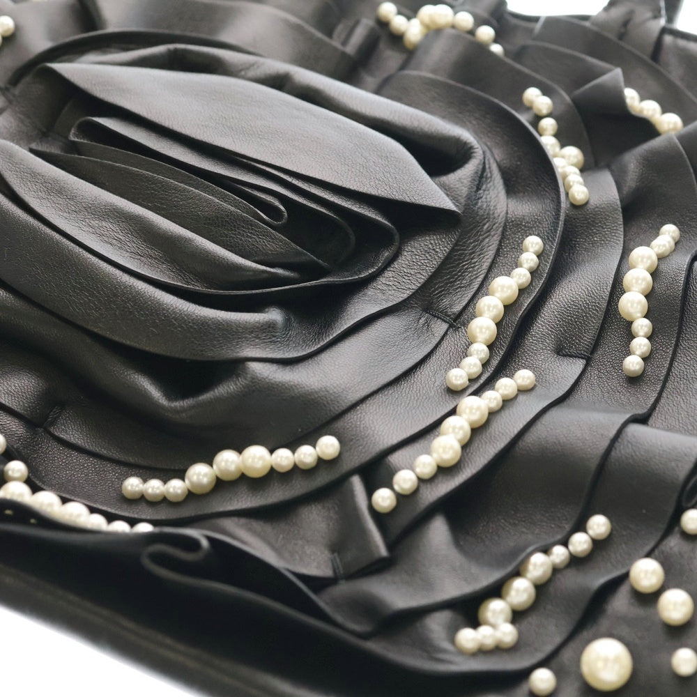VALENTINO GARAVANI(ヴァレンチノガラヴァーニ) LEATHER PETALE ROSE PEARL EMBELLISHED SATCHEL レザー ローズモチーフ パール装飾 2WAY トートバッグ ショルダーバッグ ブラック ゴールド金具 レディース