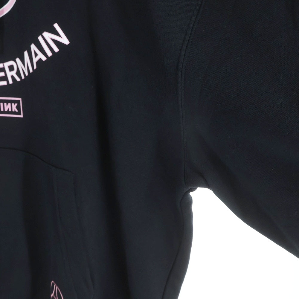 PARIS SAINT-GERMAIN(パリサンジェルマン) ×BLACKPINK ELEVATED GRAPHIC HOODIE エレベイテッド グラフィック プルオーバースウェットパーカー フーディー ブラック ST856-BLKPSG-BPP