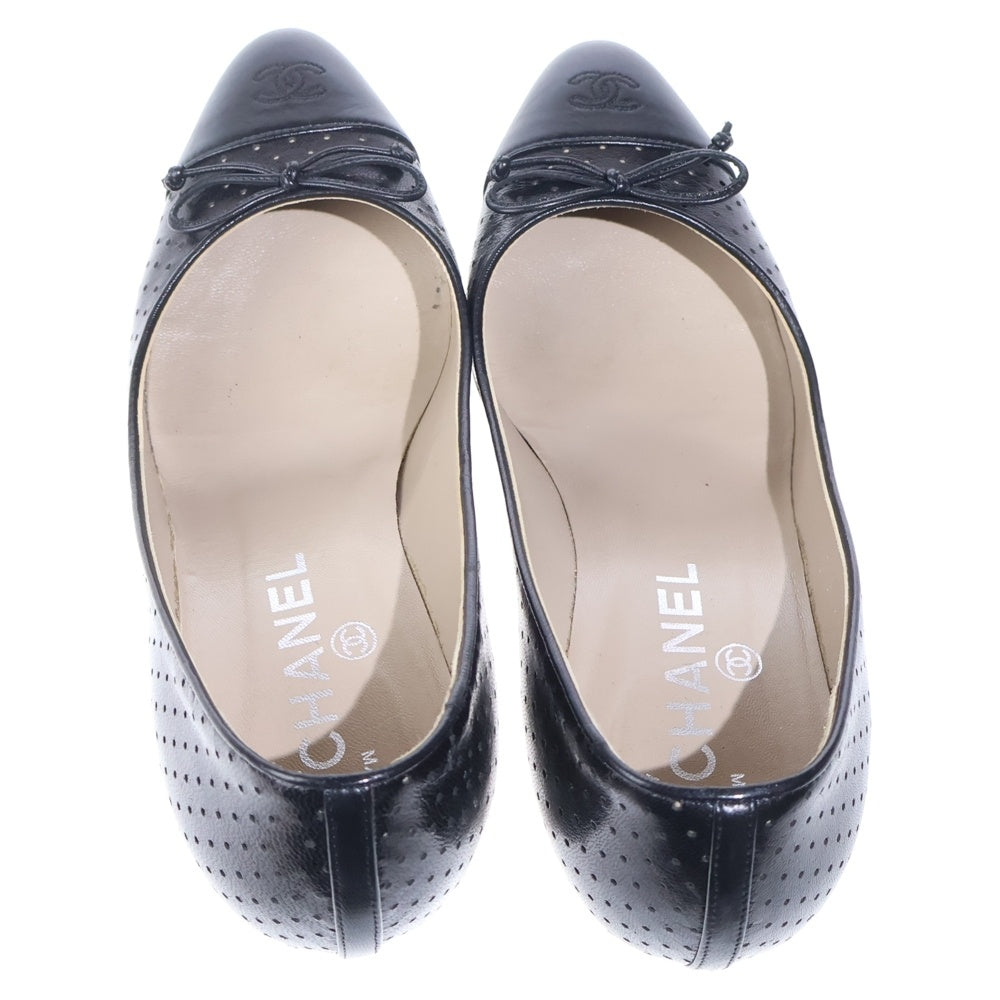 CHANEL(シャネル) ココマーク パンチング キャップトゥ リボン ヒールパンプス レディース ブラック