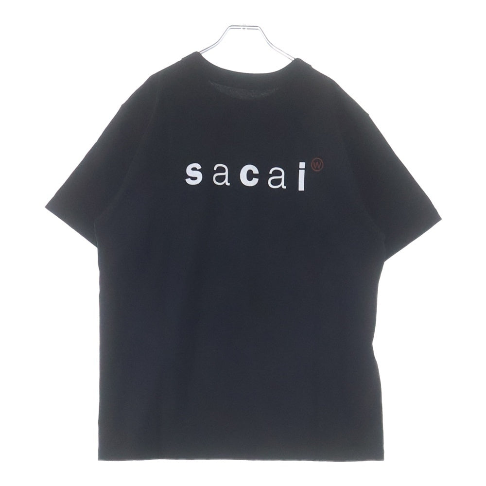Sacai(サカイ) 25SS ×WTAPS Print T-Shirt ダブルタップス ロゴプリントTシャツ 半袖カットソー ブラック 25-0928S