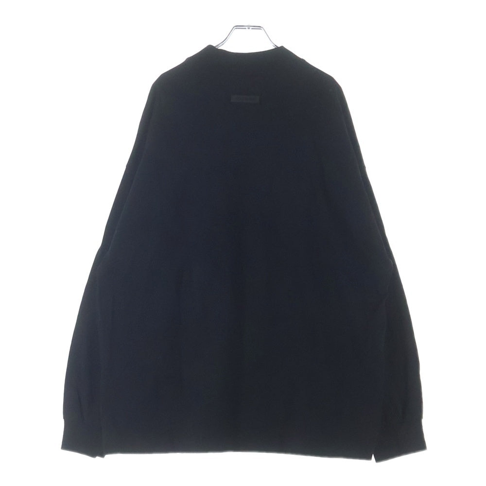 FEAR OF GOD ESSENTIALS(フィアオブゴッド エッセンシャルズ) フロントロゴ ドロップショルダー モックネック ロングスリーブ 長袖Tシャツ カットソー ブラック