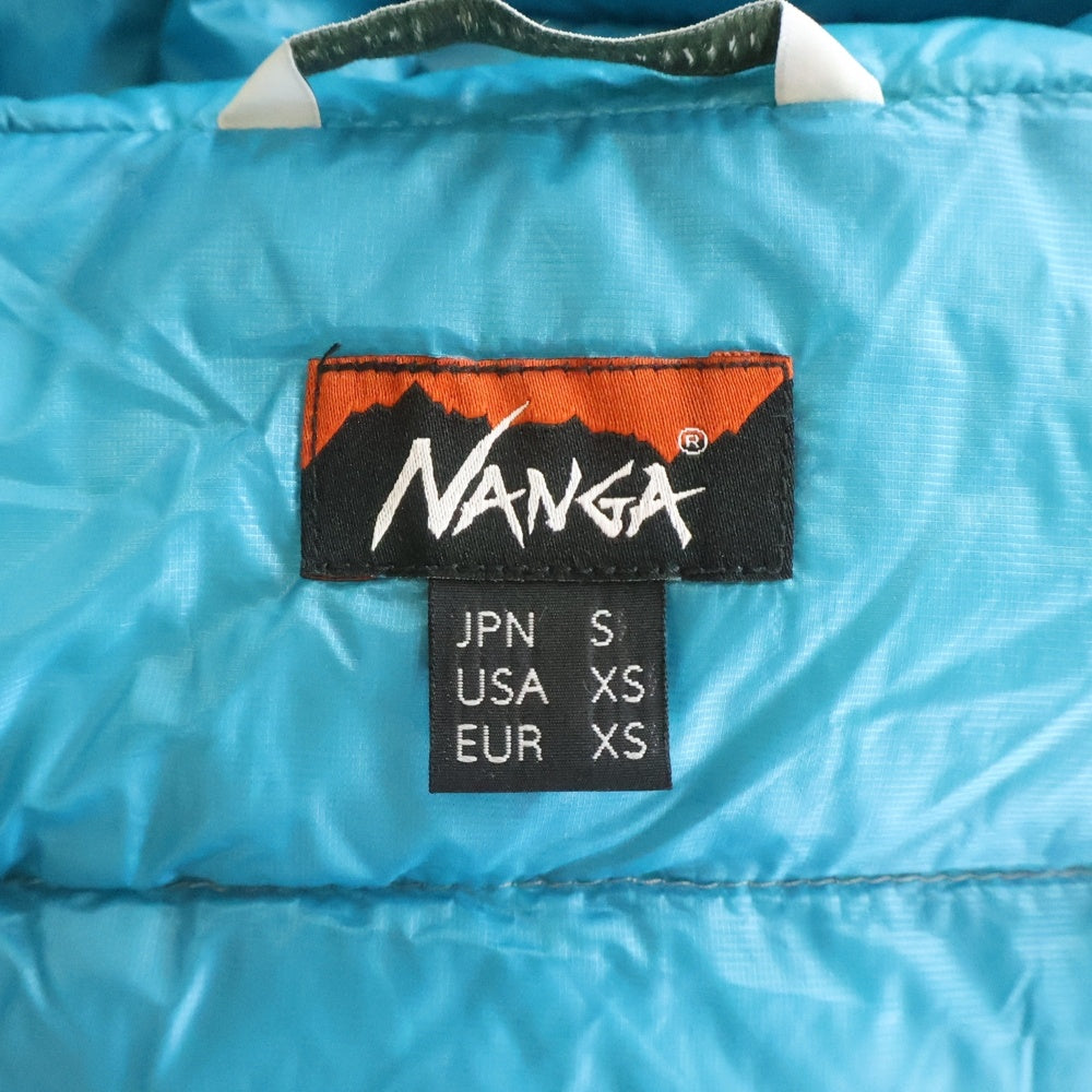NANGA(ナンガ) MINIMARHYTHM DOWN ZIP HOODIE フロントロゴ ミニマリズム フーデッド ダウンジャケット グレー ND2241-1A033