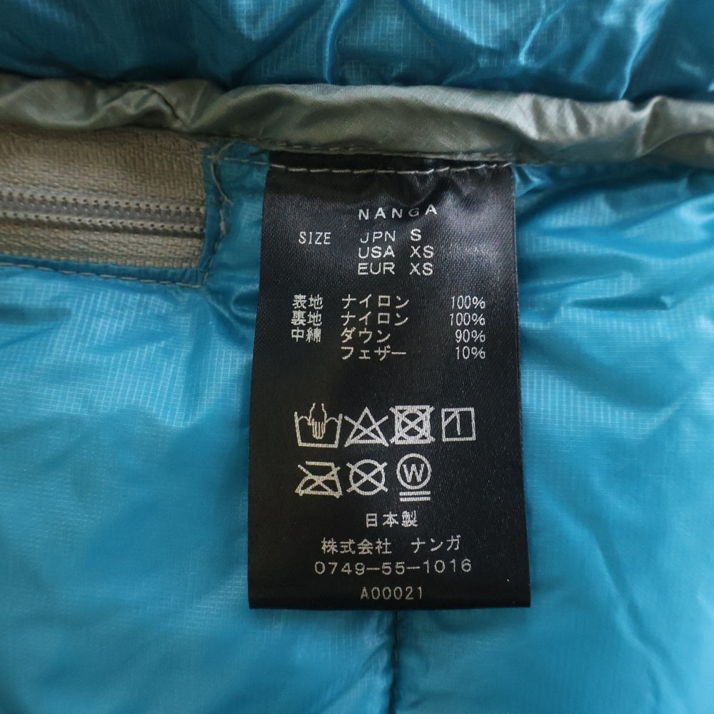 NANGA(ナンガ) MINIMARHYTHM DOWN ZIP HOODIE フロントロゴ ミニマリズム フーデッド ダウンジャケット グレー ND2241-1A033