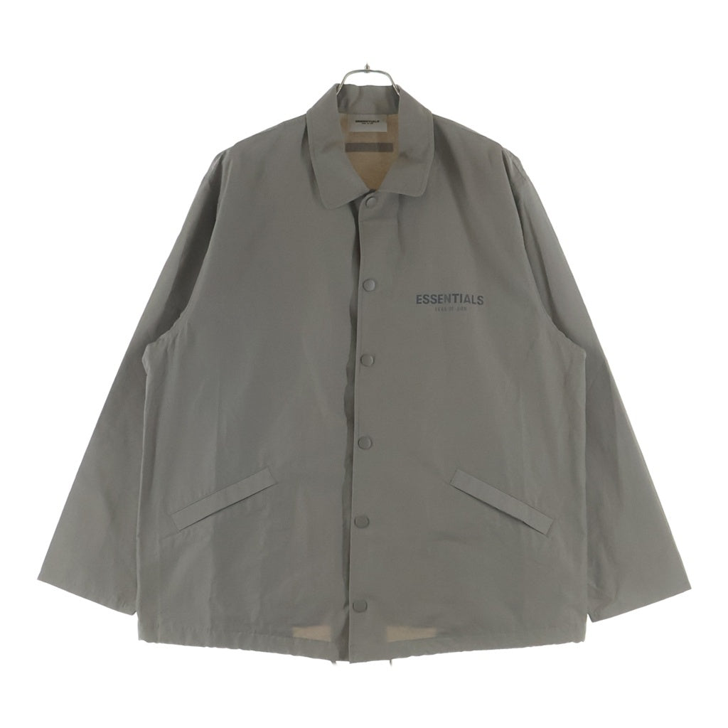 FEAR OF GOD ESSENTIALS(フィアオブゴッド エッセンシャルズ) COACH JACKET ナイロン スナップボタン ドローコード 両面ロゴプリントコーチジャケット ベージュ