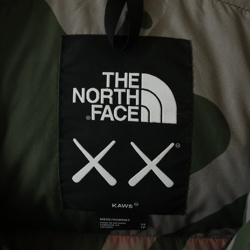 THE NORTH FACE(ザノースフェイス) ×KAWS RETRO 1996 NUPTSE JACKET カウズ レトロヌプシ ジップアップダウンジャケット マルチカラー NF0A7WLU