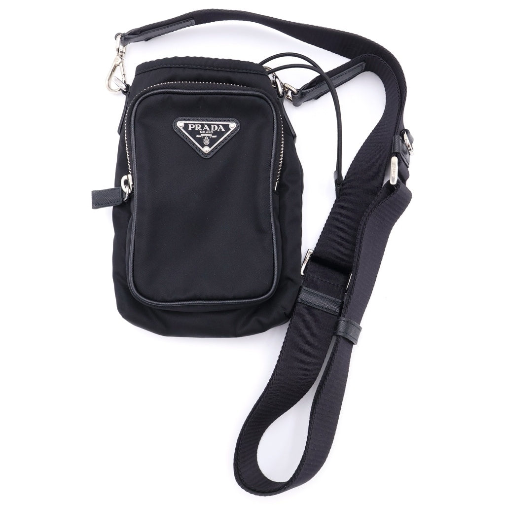 PRADA(プラダ) RE-NYLON リナイロン スマートフォンケース ロゴプレート シルバー金具 ショルダーバッグ ブラック 2ZH155
