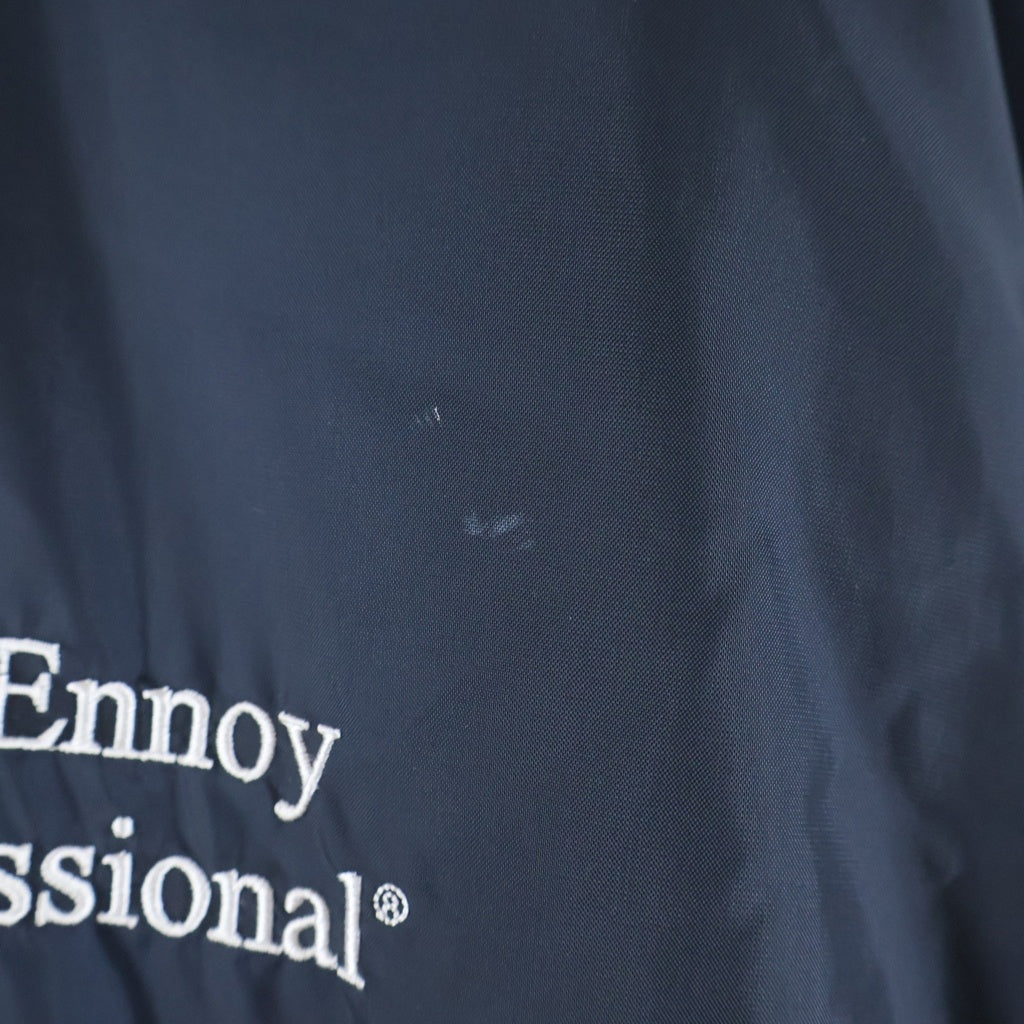 The Ennoy Professional(エンノイプロフェッショナル) 24SS PACKABLE NYLON JACKET パッカブル フロントロゴ刺繍 フード付 ジップアップナイロンジャケット ネイビー SS24BRENJK02LP