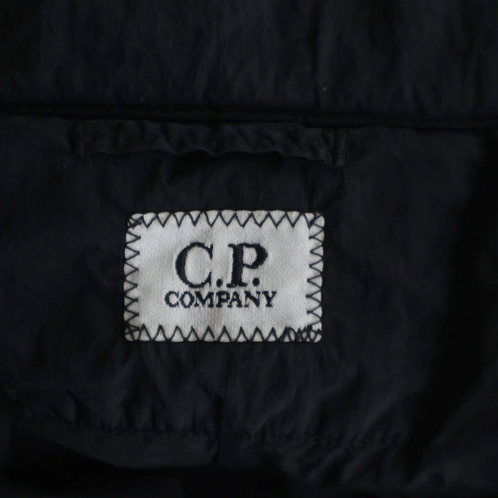 C.P. Company(シーピーカンパニー) プリマロフト ジップアップナイロンジャケット ブラック 15CMOW110A 006124G