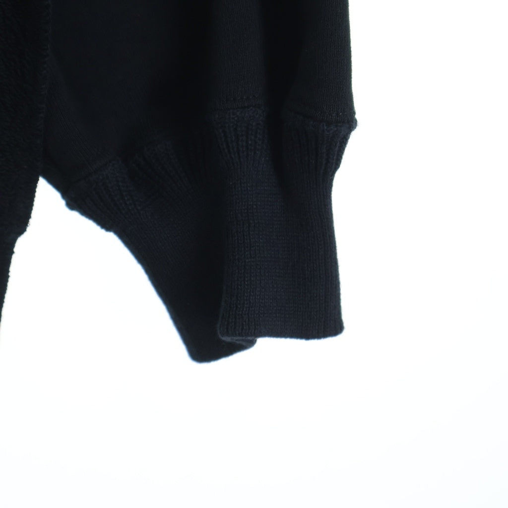 CDG(シーディージー) 25AW AD2025 ×G-DRAGON UBERMENSCH OVERSIZED CREWNECK SWEATSHIRT Gドラゴン ウーバーメンシュ 胸ロゴ スリット加工 スウェットトレーナー SP-T002