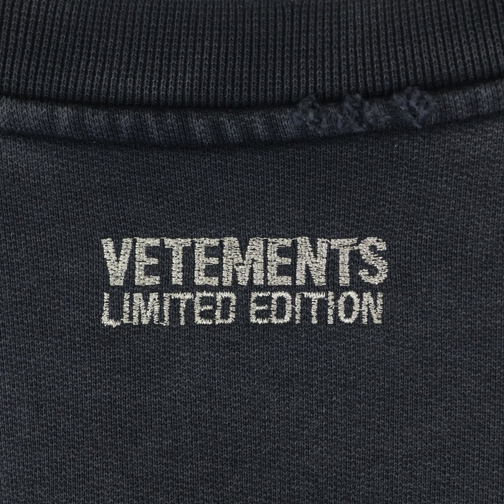 VETEMENTS(ヴェトモン) 23AW LOGO EMBROIDARY SWEATSHIRT フロントロゴ刺繍 オーバーサイズ クルーネックスウェットトレーナー ブラック UE54CW120B