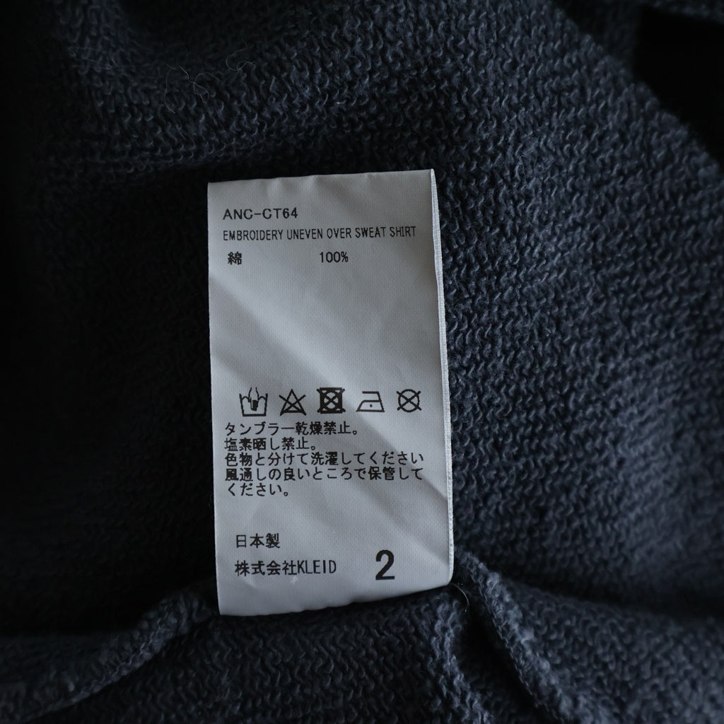 ANCELLM(アンセルム) EMBROIDERY UNEVEN OVER SWEAT SHIRT 胸ロゴ刺繍 ヴィンテージ加工 クルーネックスウェットトレーナー グレー ANC-CT64