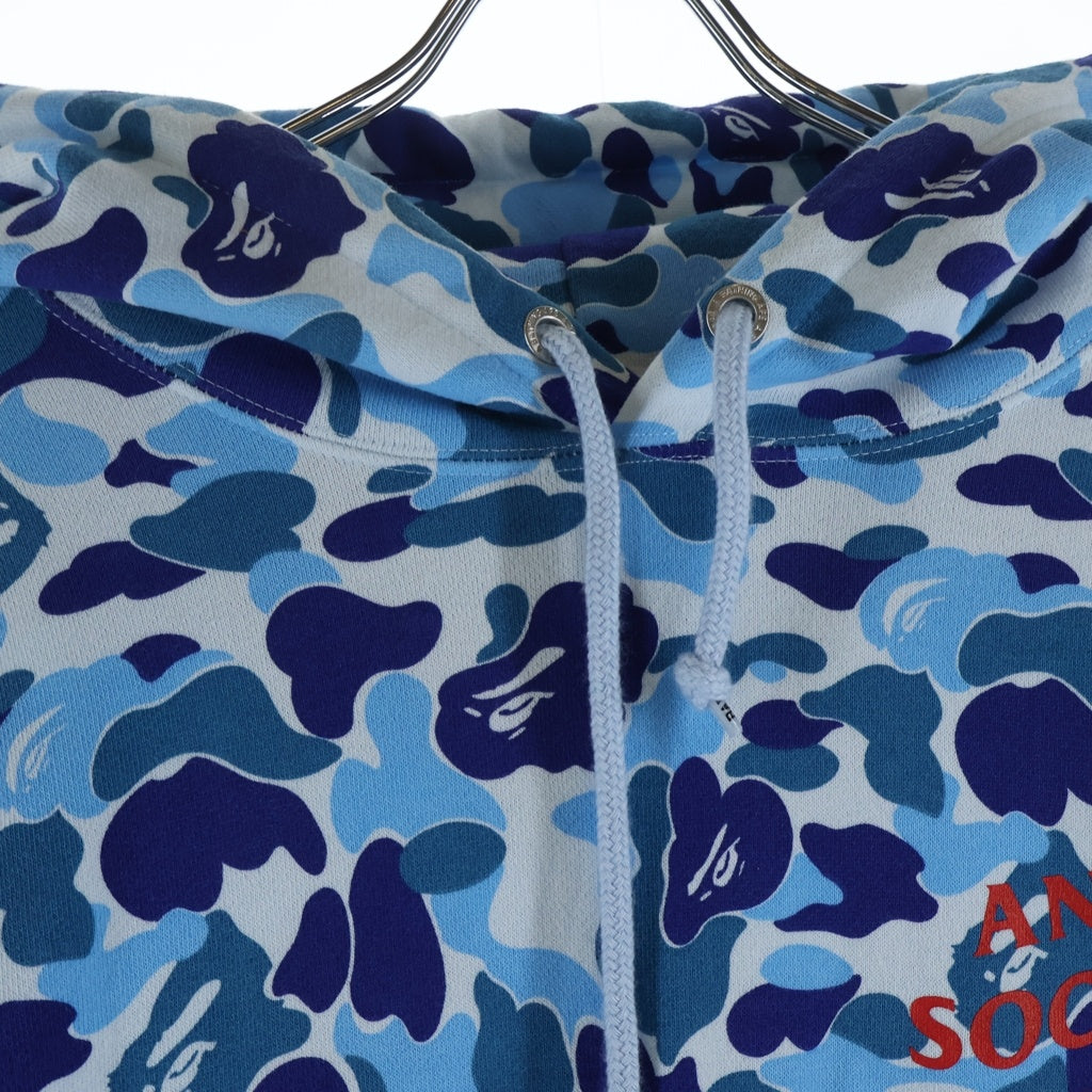 A BATHING APE(アベイシングエイプ) ×ANTI SOCIAL SOCIAL CLUB アンチソーシャルクラブ カモ柄 ロゴプリント プルオーバーフーデッドパーカー ブルー 001PPG231913X