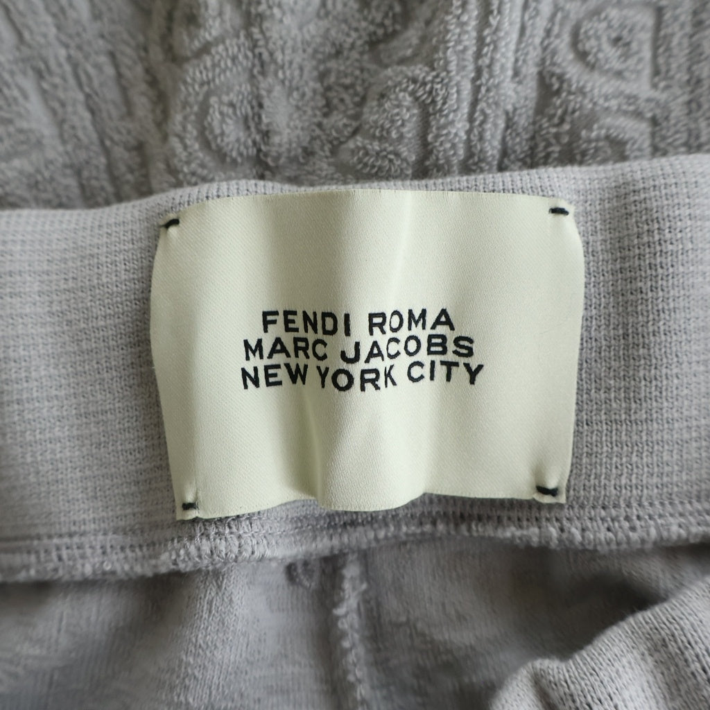 FENDI(フェンディ) ×MARC JACOBS マークジェイコブス パイル ロゴ総柄 ドローストリングショートパンツ グレー FB0689 AOFA