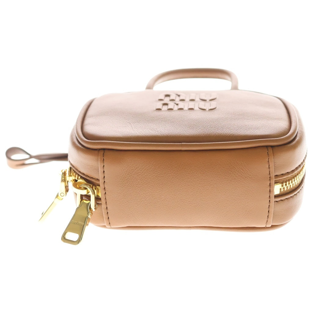 miumiu(ミュウミュウ) BEAU LEATHER MICRO-BAG ボー ロゴエンボス加工 マイクロバック レザーチャーム キーホルダー ブラウン 5NR036 2F8W F0046 レディース