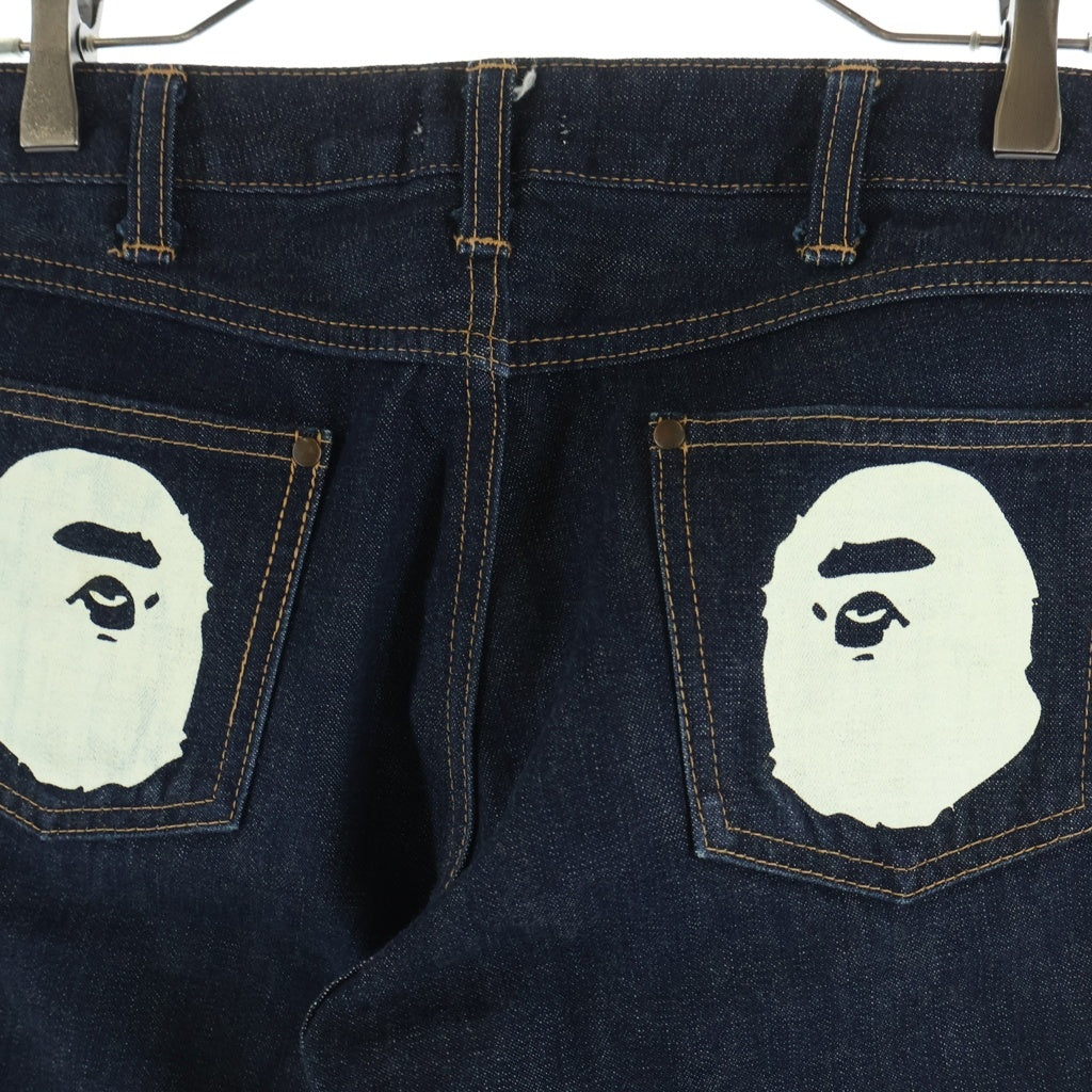 A BATHING APE(アベイシングエイプ) APE HEAD エイプヘッド バックポケットプリント ストレートデニムパンツ レディース インディゴ