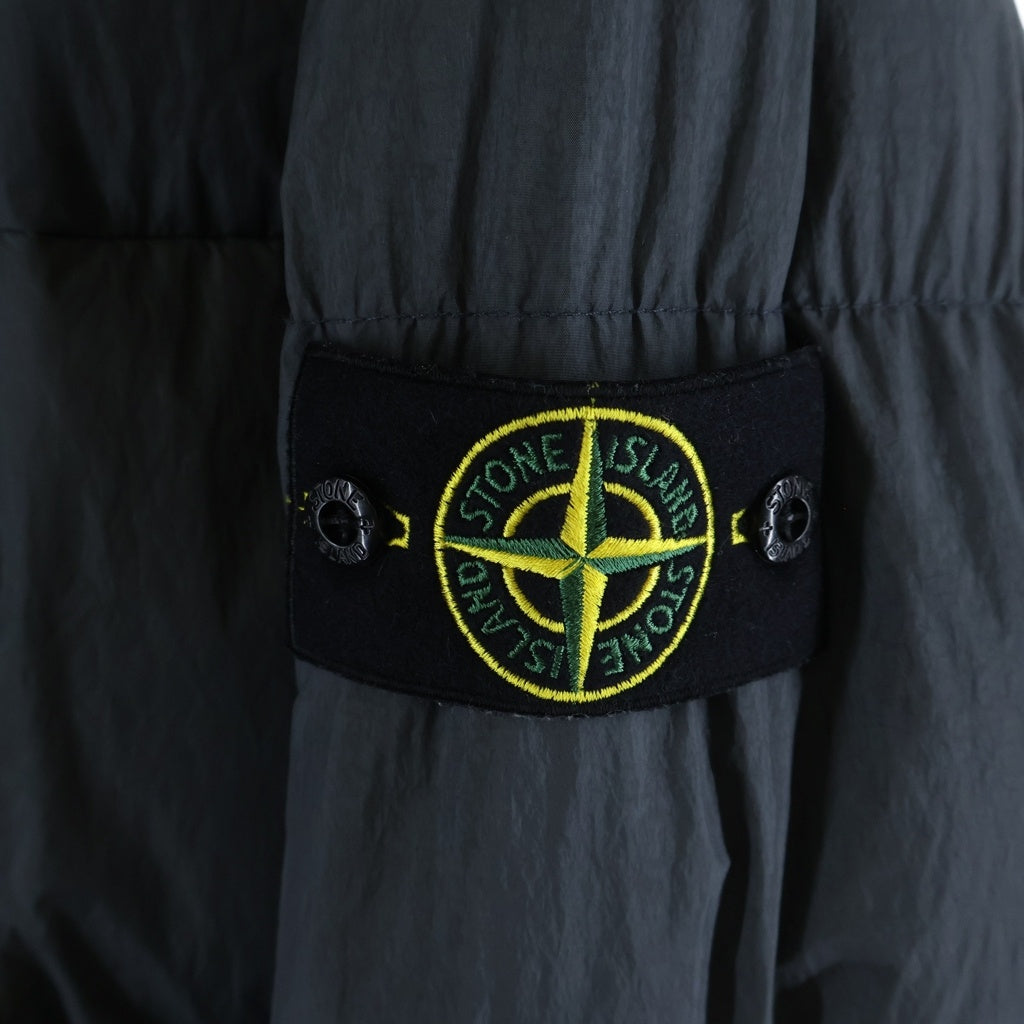 STONE ISLAND(ストーンアイランド) GARMENT DYED CRINKLE REPS RECYCLED NYLON DOWN ロゴワッペン ナイロンダウンジャケット グレー 791540723