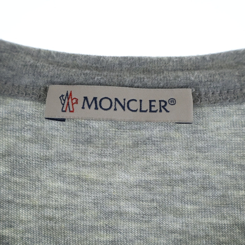 MONCLER(モンクレール) 20SS MAGLIA T-SHIRT マリア フロントプリント ロゴワッペン クルーネック半袖Tシャツ カットソー グレー F10918C71010 8390T