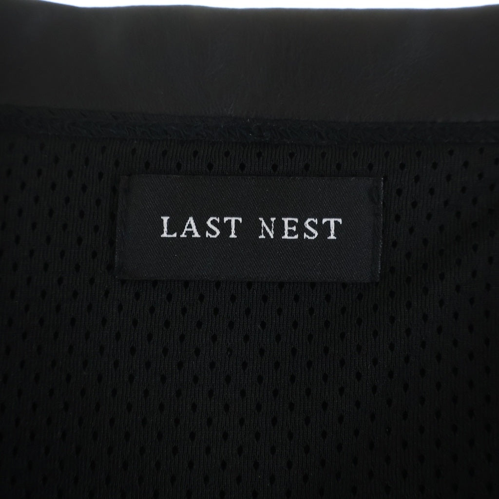 LAST NEST(ラスト ネスト) フェイクレザー フットボールシャツ バックロゴ刺繍Vネック半袖カットソー ブラック