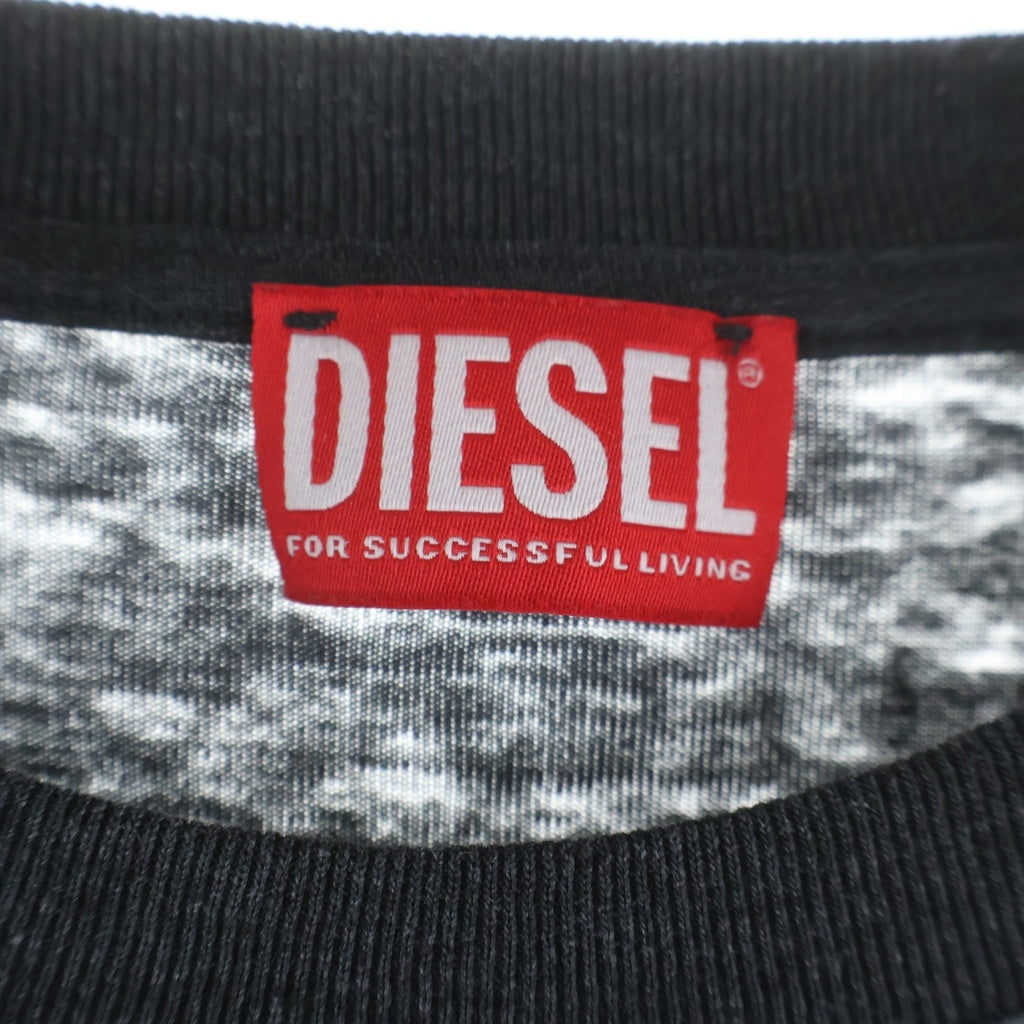 DIESEL(ディーゼル) 26SS T-JORI-A LONG-SLEEVE T-SHIRT WITH GRAPHIC MOTIF グラフィック クルーネック コットン 長袖Tシャツ ロングスリーブ グレー A23002-0WECN