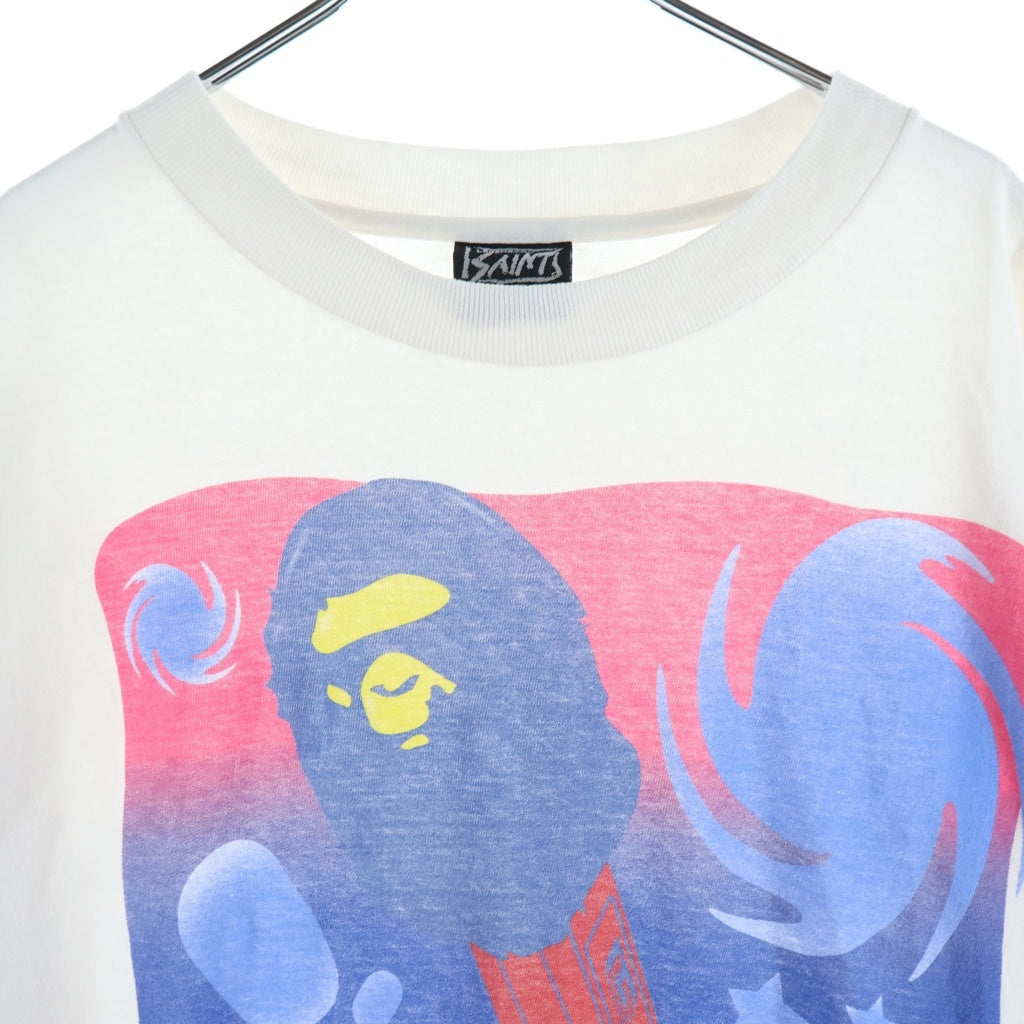 SAINT MICHAEL(セントマイケル) 25AW ×A BATHING APE BAPE_SS TEE/ GOD アベイシングエイプ ゴッド フロントプリントTシャツ 半袖クルーネックカットソー ホワイト SM-HR1-0000-C35 001CSL731909C
