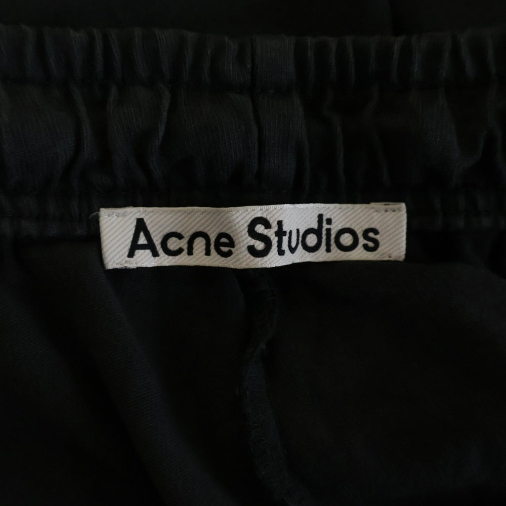 Acne Studios(アクネ ストゥディオズ) 25SS バックスタンプロゴプリント ワイドスウェットパンツ ダークグレー FN-UX-TROU000036