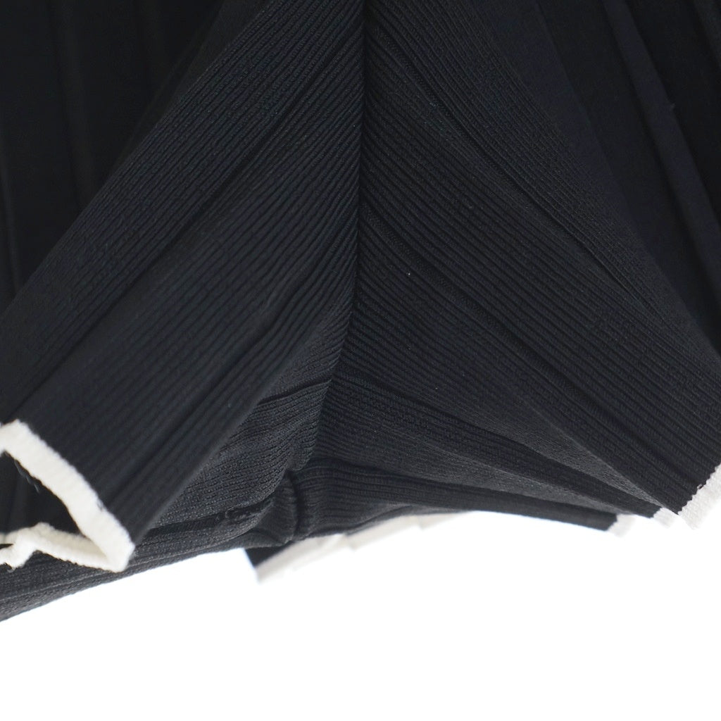 JACQUEMUS(ジャックムス) LE SHORT MAILLE PLISSE ルショートマイルプリッセ プリーツニットミニショーツ ブラック レディースハーフパンツ 241KN436