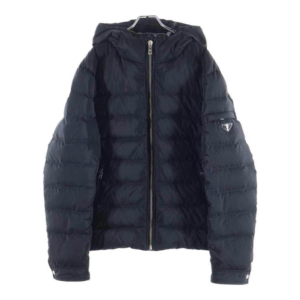 PRADA(プラダ) RE NYLON リナイロン トライアングルロゴ ジップアップ フーデッドダウンジャケット ブラック SGH072 R232