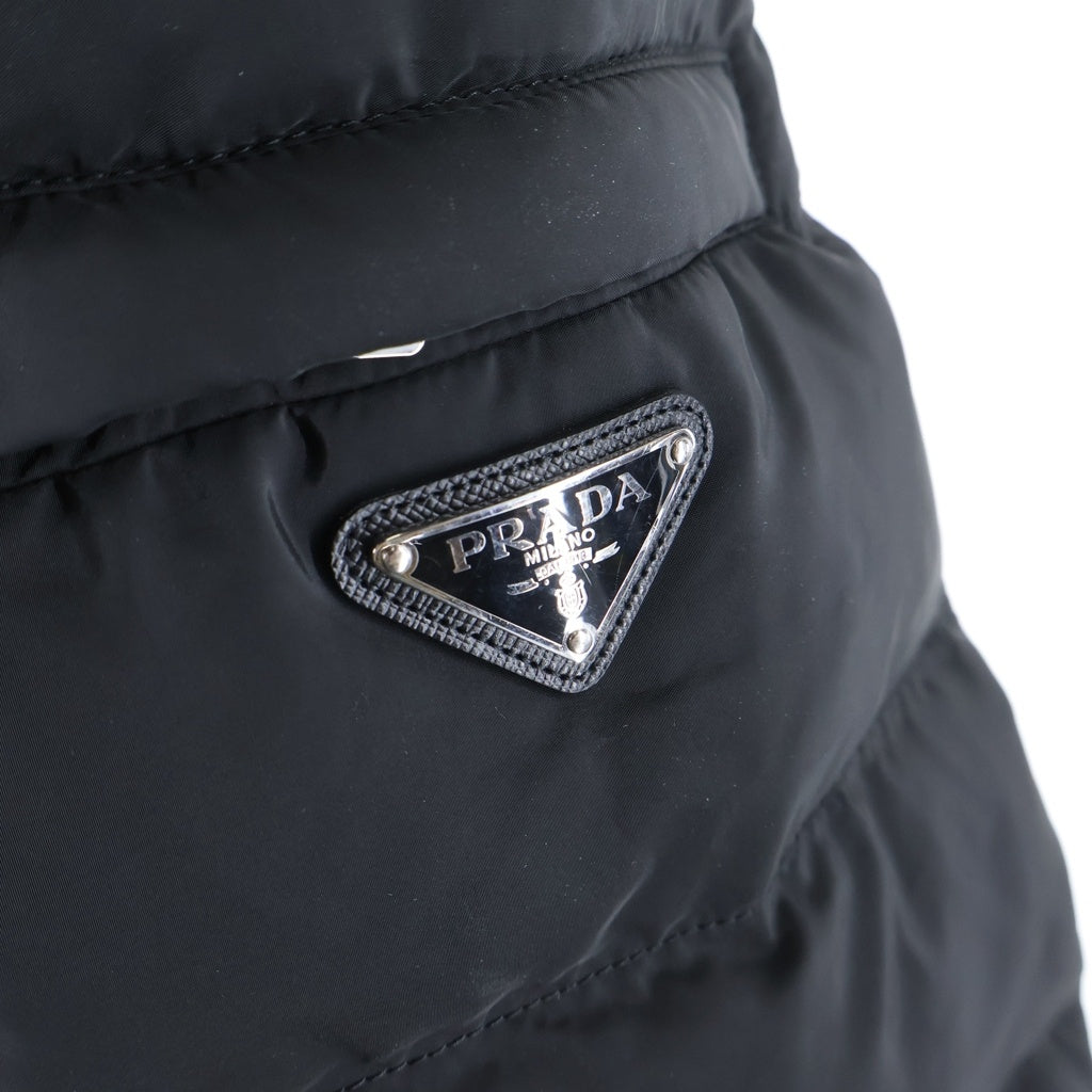 PRADA(プラダ) RE NYLON リナイロン トライアングルロゴ ジップアップ フーデッドダウンジャケット ブラック SGH072 R232