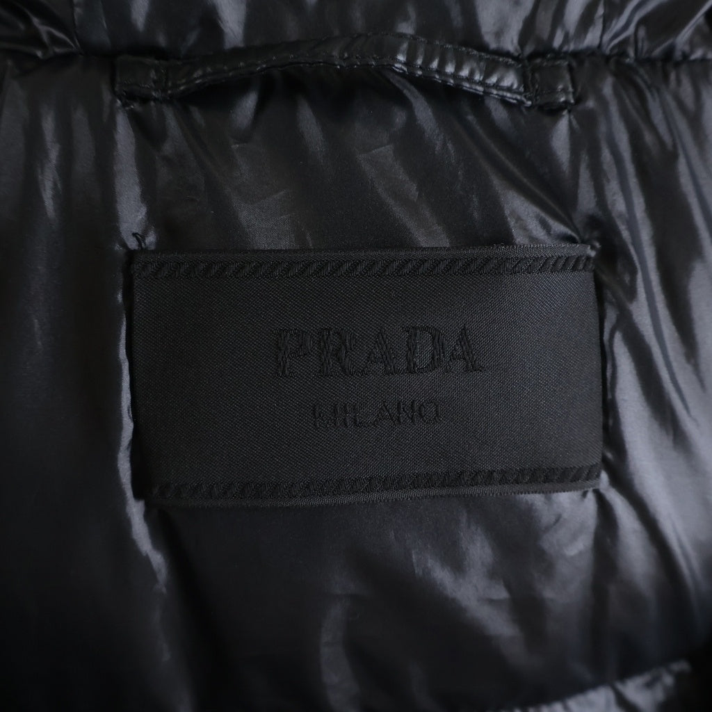 PRADA(プラダ) RE NYLON リナイロン トライアングルロゴ ジップアップ フーデッドダウンジャケット ブラック SGH072 R232