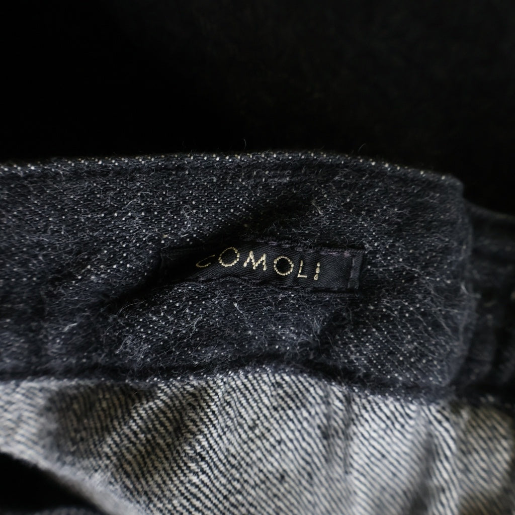 COMOLI(コモリ) 21SS ベルテッド ウォッシュド ボタンフライ テーパードデニムパンツ ジーンズ ブラック T01-03004