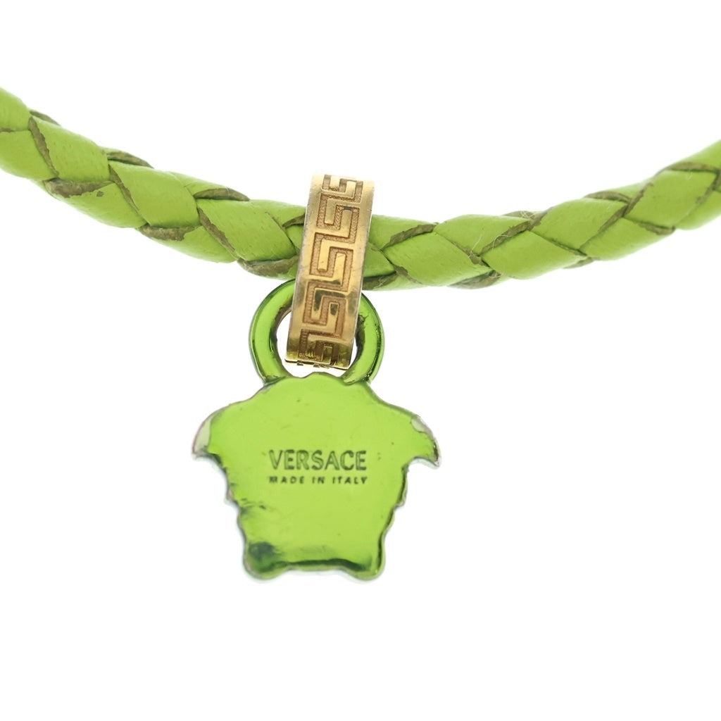 VERSACE(ヴェルサーチ) LEATHER CRYSTAL MEDUSA PENDANT NECKLESS レザー編み込み クリスタル メデューサ ロゴペンダント ネックレス イエロー 1GF1V