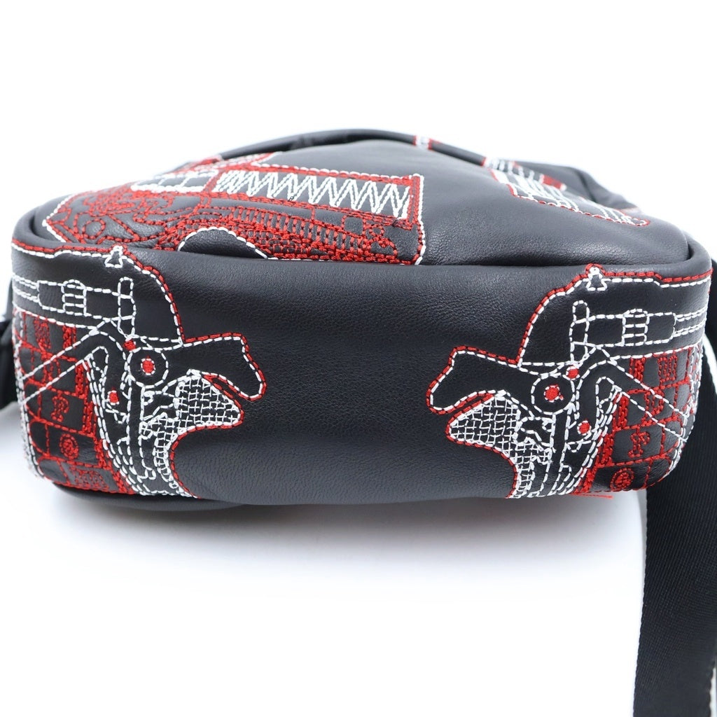 SUPREME(シュプリーム) 26SS Guns Embroidered Leather Shoulder Bag ガンズエンブロイダリー レザー ショルダーバッグ ブラック