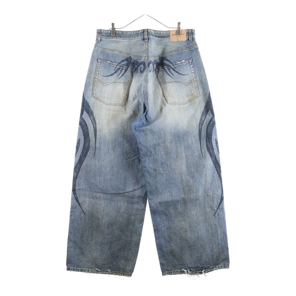 BALENCIAGA(バレンシアガ) 24AW Y2K STRETCHED KNEE BAGGY JEAN トライバルプリント バギーデニムパンツ インディゴ 809360 TRW77
