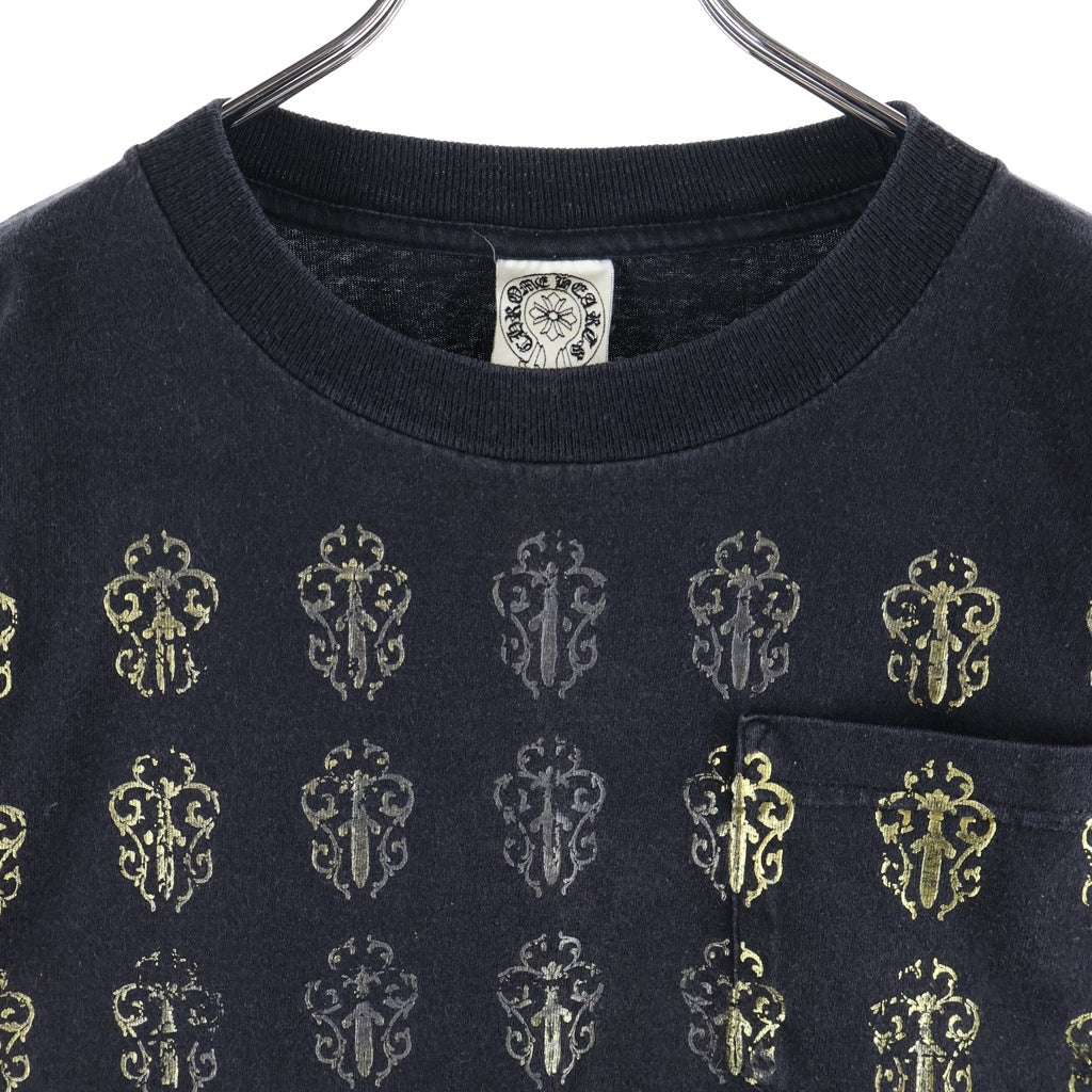 CHROME HEARTS(クロムハーツ) OLD VINE DAGGER L/S TEE オールド ヴァインダガー総柄プリント クルーネック長袖Tシャツ ロングスリーブカットソー ブラック/ゴールド