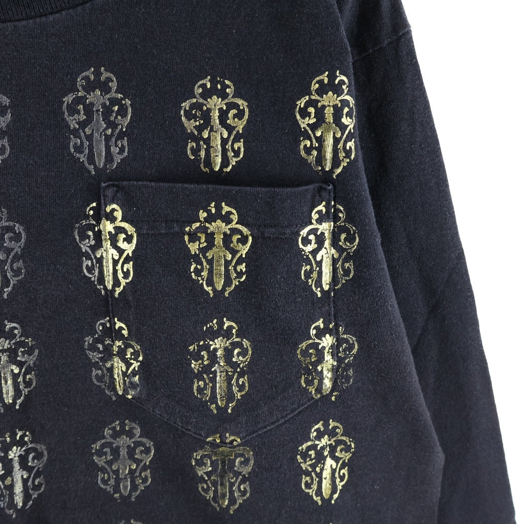 CHROME HEARTS(クロムハーツ) OLD VINE DAGGER L/S TEE オールド ヴァインダガー総柄プリント クルーネック長袖Tシャツ ロングスリーブカットソー ブラック/ゴールド