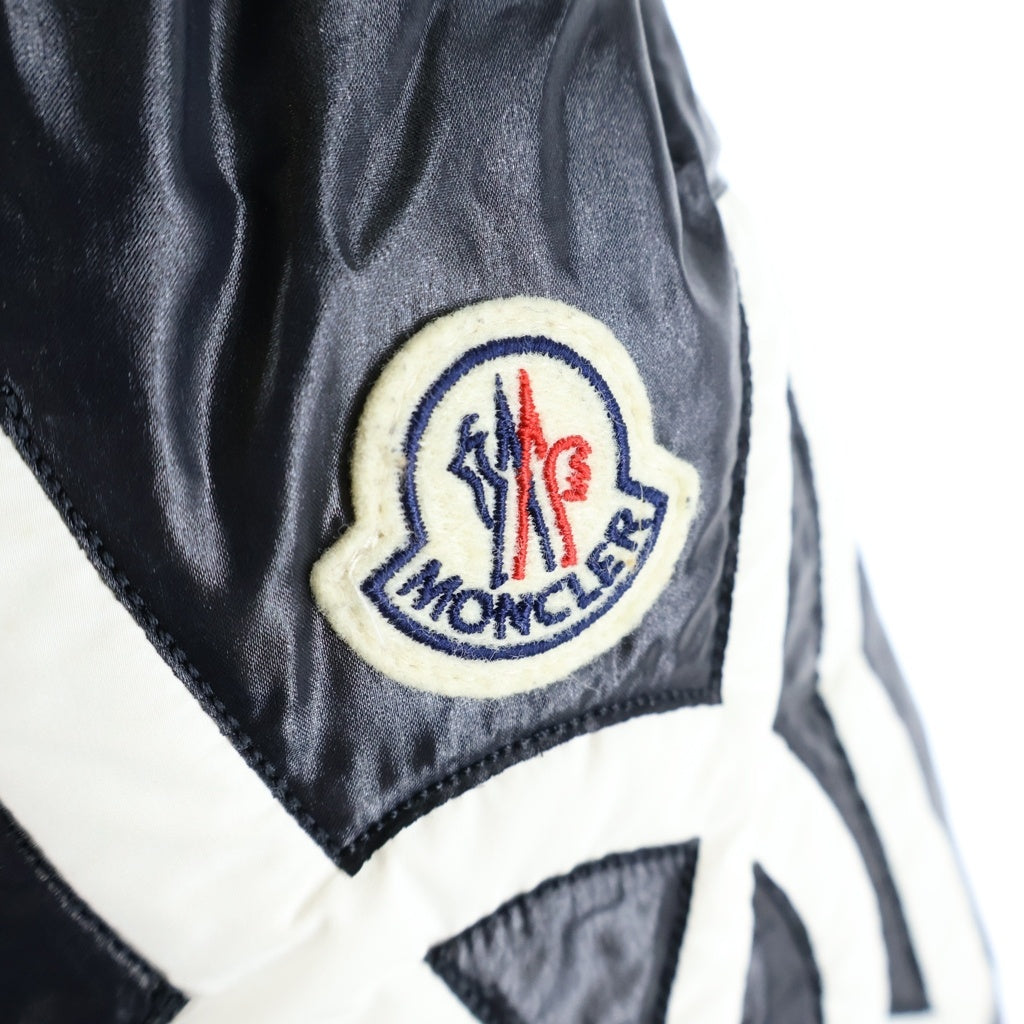 MONCLER(モンクレール) 23AW SAULX ソックス アームワッペンロゴ ジップアップ フーデッドダウンジャケット ブラック I20911A00007 5963V