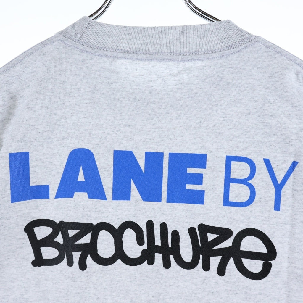 LANE BY BROCHURE(レーンバイブローシュアー) LANE BY 831 TEE ロゴプリントTシャツ グレー