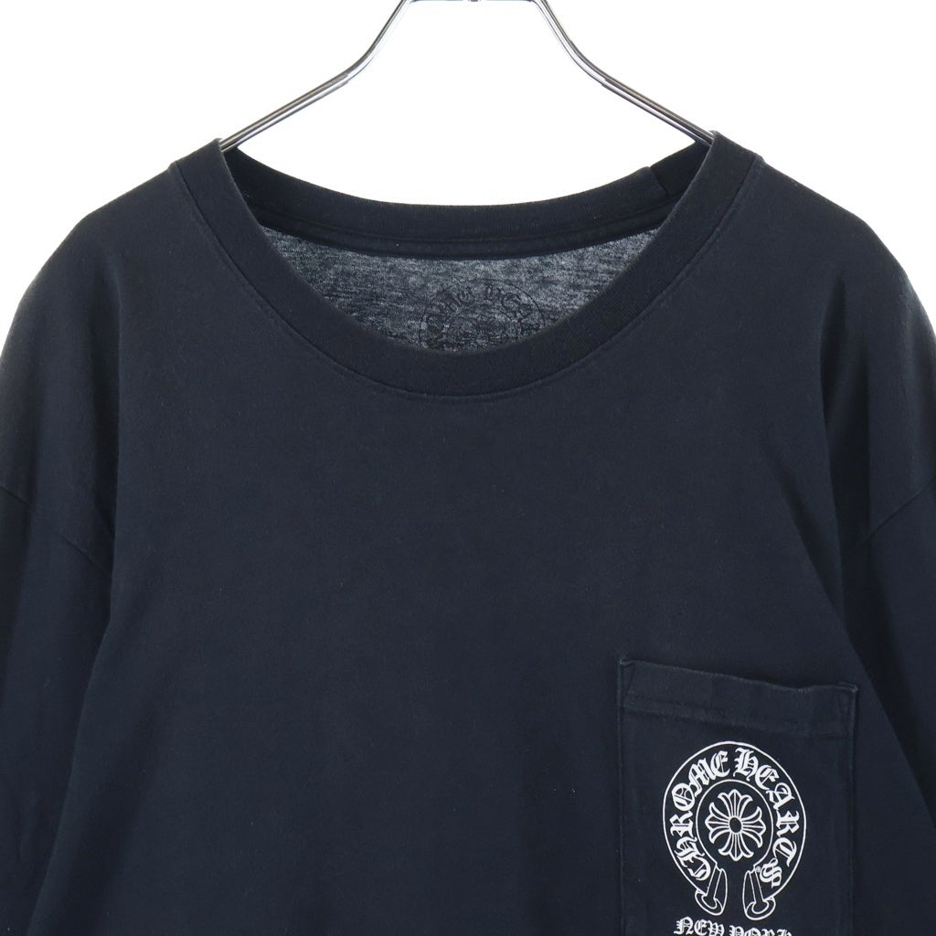 CHROME HEARTS(クロムハーツ) NEW YORK LIMITED FLORAL CROSS HORSESHOE L/S TEE ニューヨーク限定 袖フローラルクロス ホースシュー ロゴプリント ポケット クルーネック 長袖Tシャツ カットソー ブラック