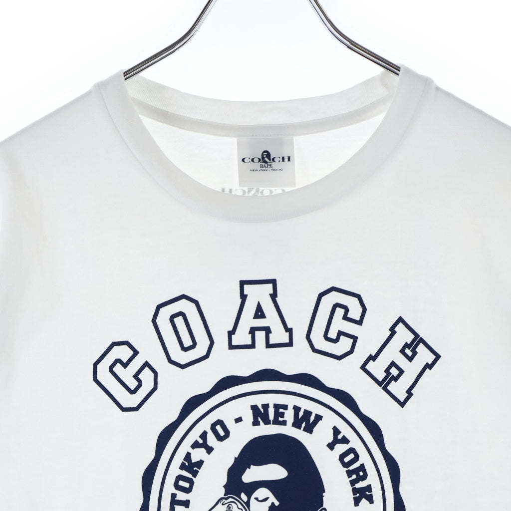 A BATHING APE(アベイシングエイプ) ×COACH COLLEGE TEE コーチ カレッジロゴプリント クルーネック半袖Tシャツ カットソー ホワイト 001CSH731902C