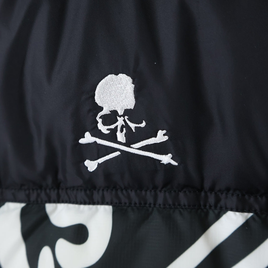 THE NORTH FACE(ザノースフェイス) 18AW ×MASTERMIND WORLD NUPTSE PUFFER JACKET マスターマインド ワールド ヌプシ ロゴ プリント パファー ダウンジャケット ブラック NF0A3V8F