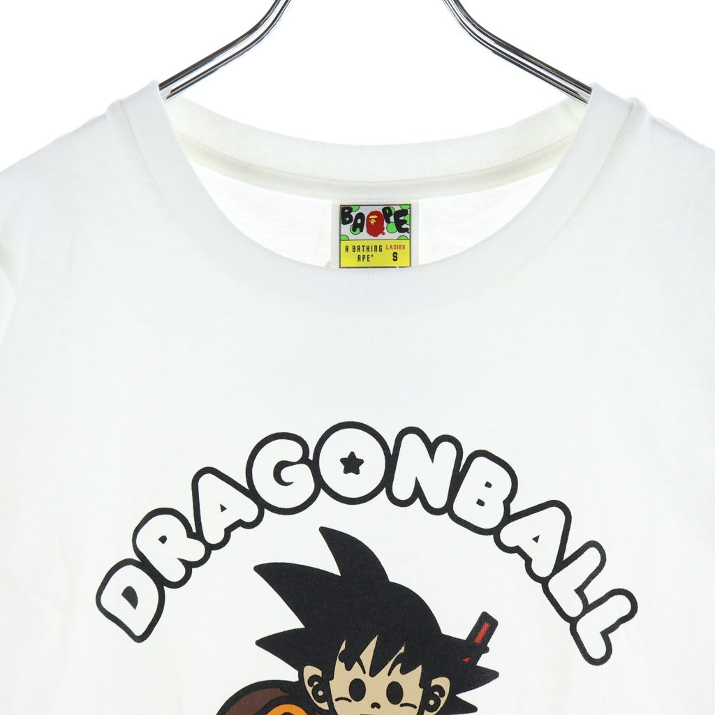 A BATHING APE(アベイシングエイプ) ×DORAGON BALL BABY MILO ドラゴンボール カカロットプリント クルーネックTシャツ 半袖 カットソー レディース ホワイト