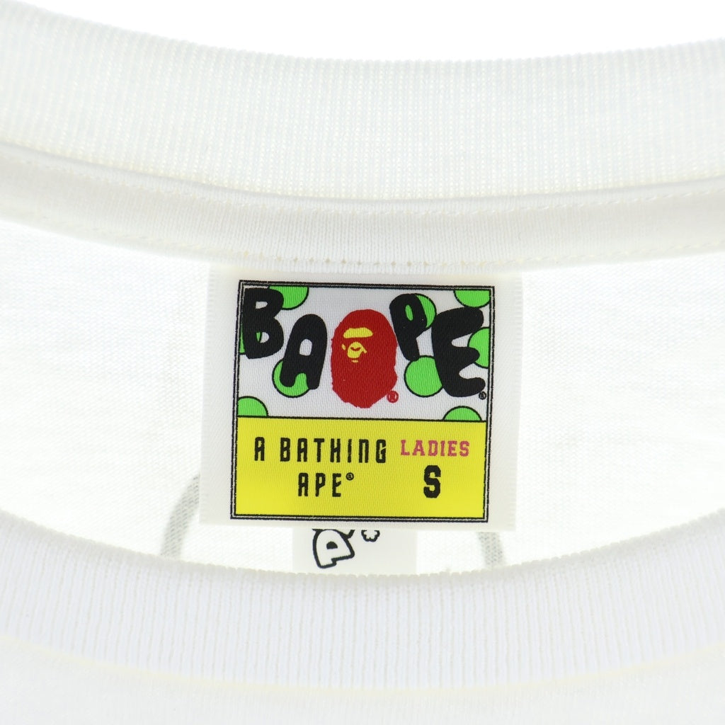 A BATHING APE(アベイシングエイプ) ×DORAGON BALL BABY MILO ドラゴンボール カカロットプリント クルーネックTシャツ 半袖 カットソー レディース ホワイト