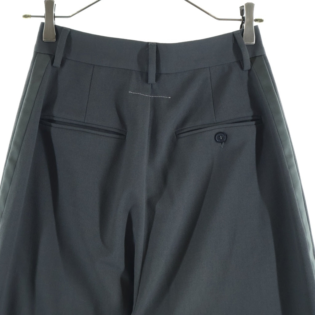 MM6 Maison Margiela(エムエムシックスメゾンマルジェラ) 24SS LIGHT STRETCH GABARDINE TROUSERS ライト ストレッチ ギャバジン トラウザーズ サイドライン ワイドパンツ レディース グレー S62KB0206
