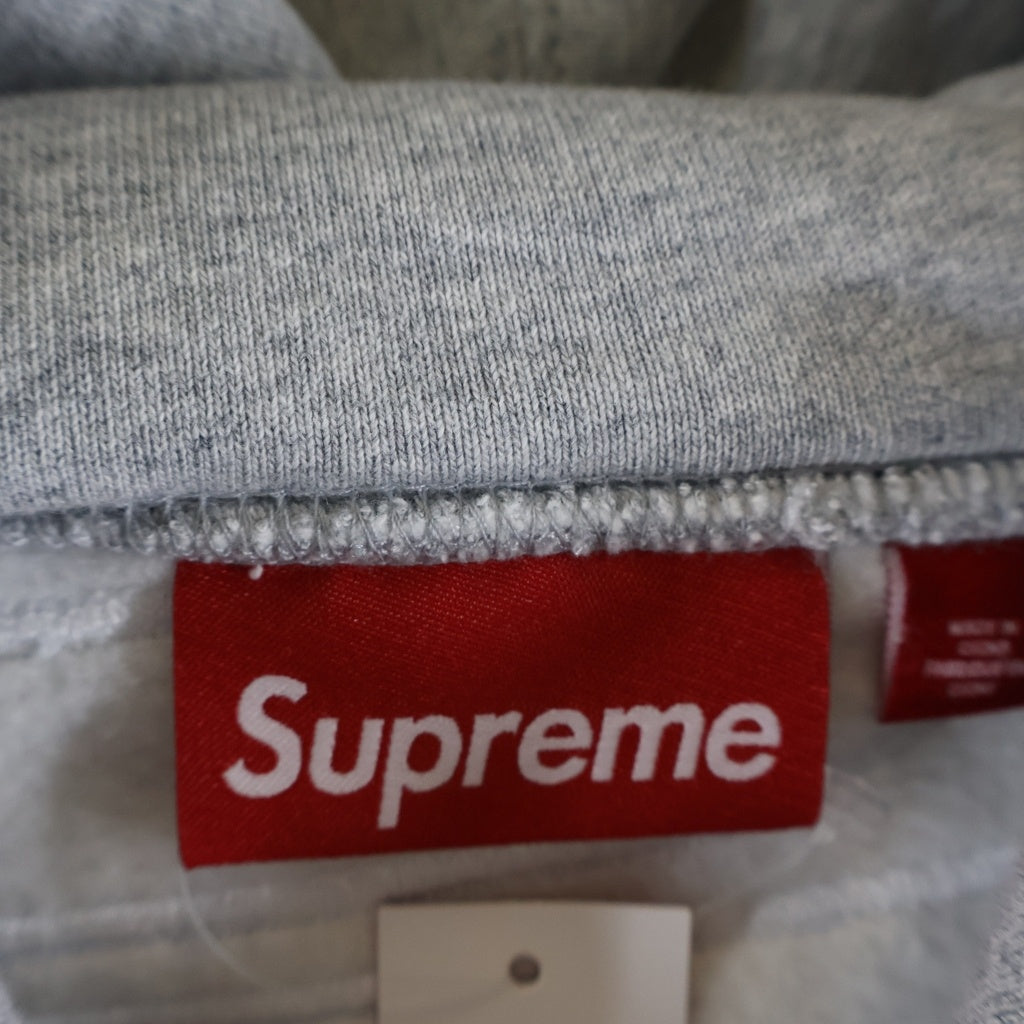 SUPREME(シュプリーム) 24AW Satin Applique Hooded Sweatshirt サテンアップリケ プルオーバースウェットパーカー フーディー グレー