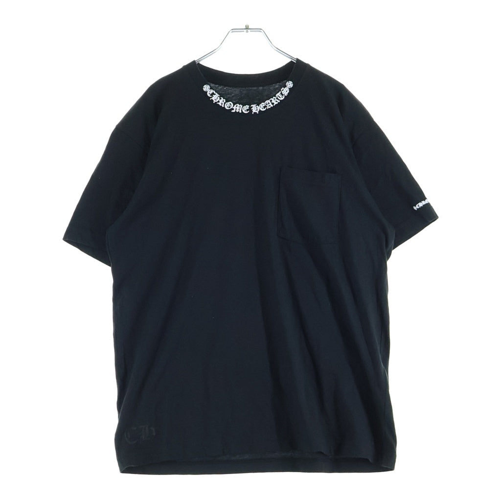 CHROME HEARTS(クロムハーツ) NECK LOGO S/S TEE ネックロゴプリント チェストポケット クルーネック半袖Tシャツ カットソー ブラック