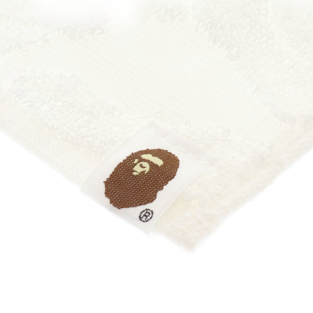 A BATHING APE(アベイシングエイプ) ロゴ入り コットンフェイスタオル ホワイト