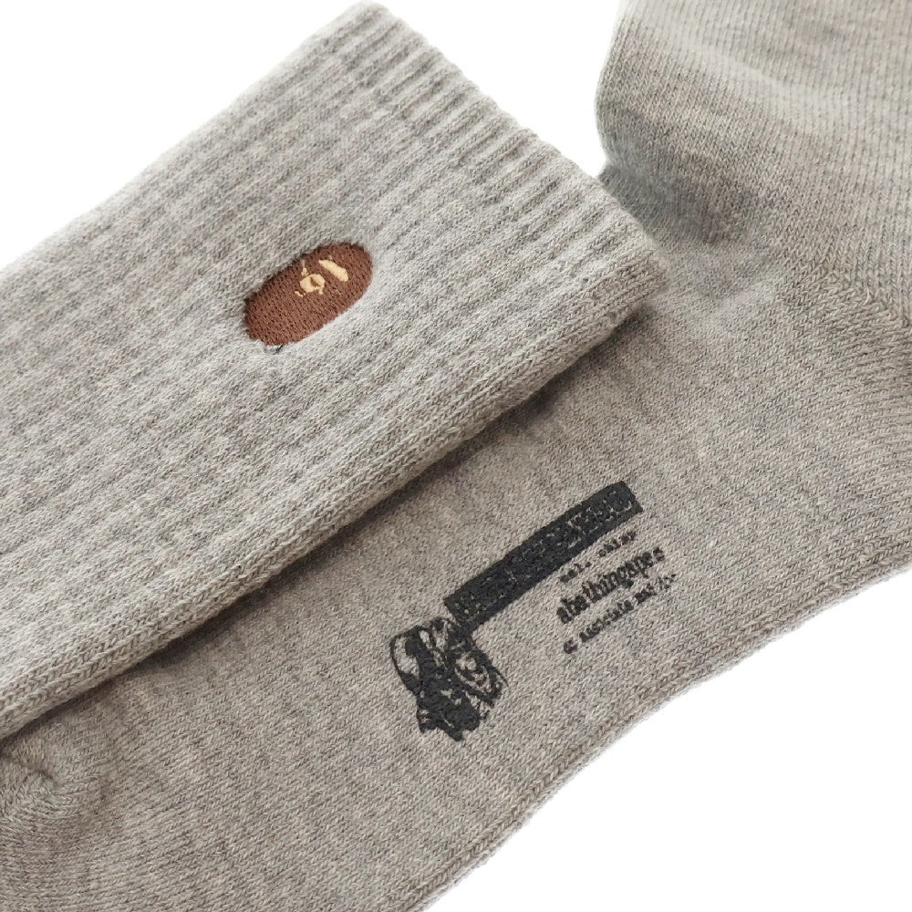 A BATHING APE(アベイシングエイプ) ロゴ刺繍 コットンソックス 靴下 グレー